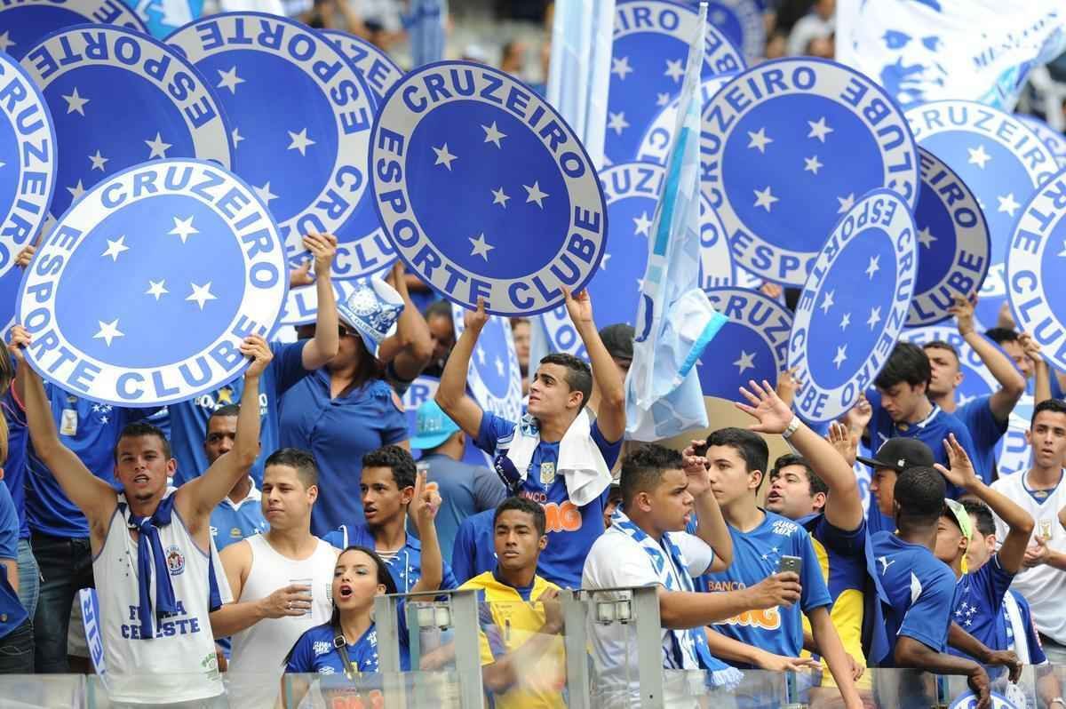 Imagens da torcida do Cruzeiro no clssico contra o Atltico no Mineiro