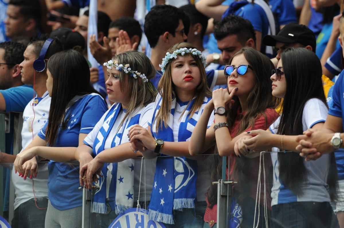 Imagens da torcida do Cruzeiro no clssico contra o Atltico no Mineiro