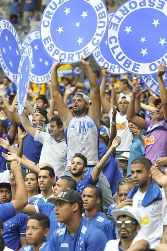 Imagens da torcida do Cruzeiro no clssico contra o Atltico, no Mineiro