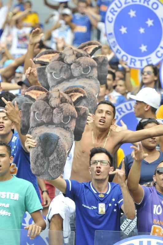 Imagens da torcida do Cruzeiro no clssico contra o Atltico, no Mineiro