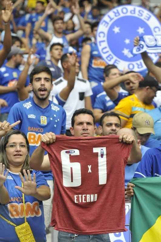Imagens da torcida do Cruzeiro no clssico contra o Atltico, no Mineiro