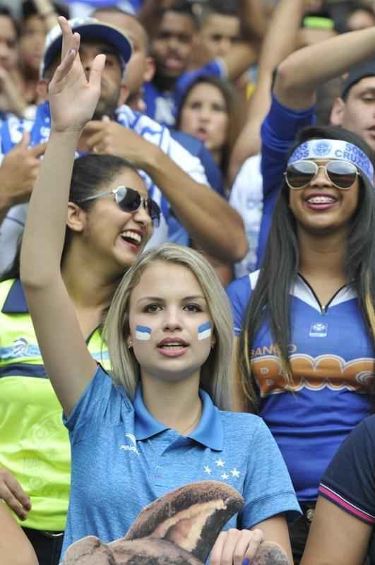 Imagens da torcida do Cruzeiro, no Mineiro, no clssico contra o Atltico