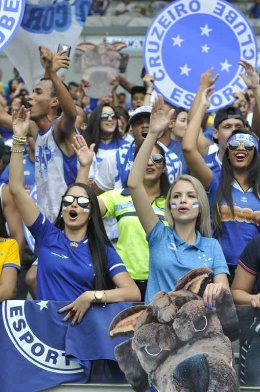 Imagens da torcida do Cruzeiro, no Mineiro, no clssico contra o Atltico