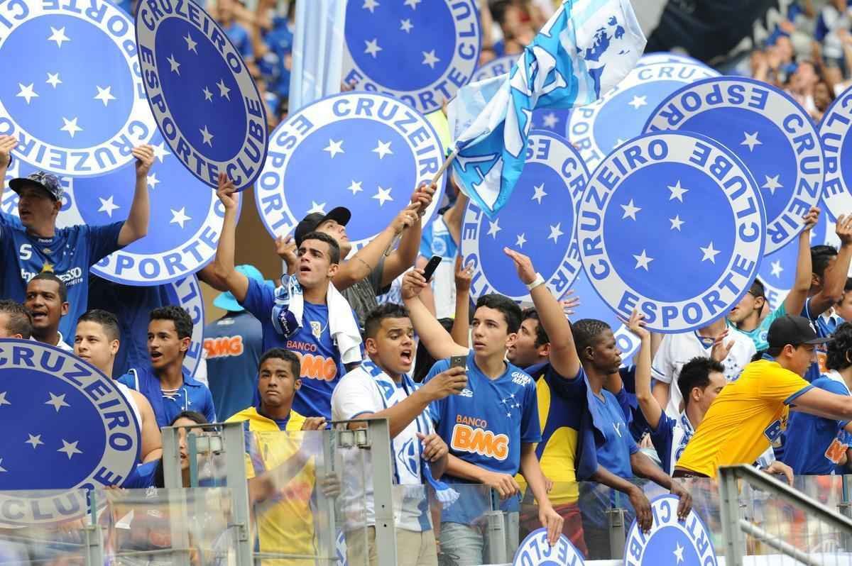 Imagens da torcida do Cruzeiro no clssico contra o Atltico no Mineiro