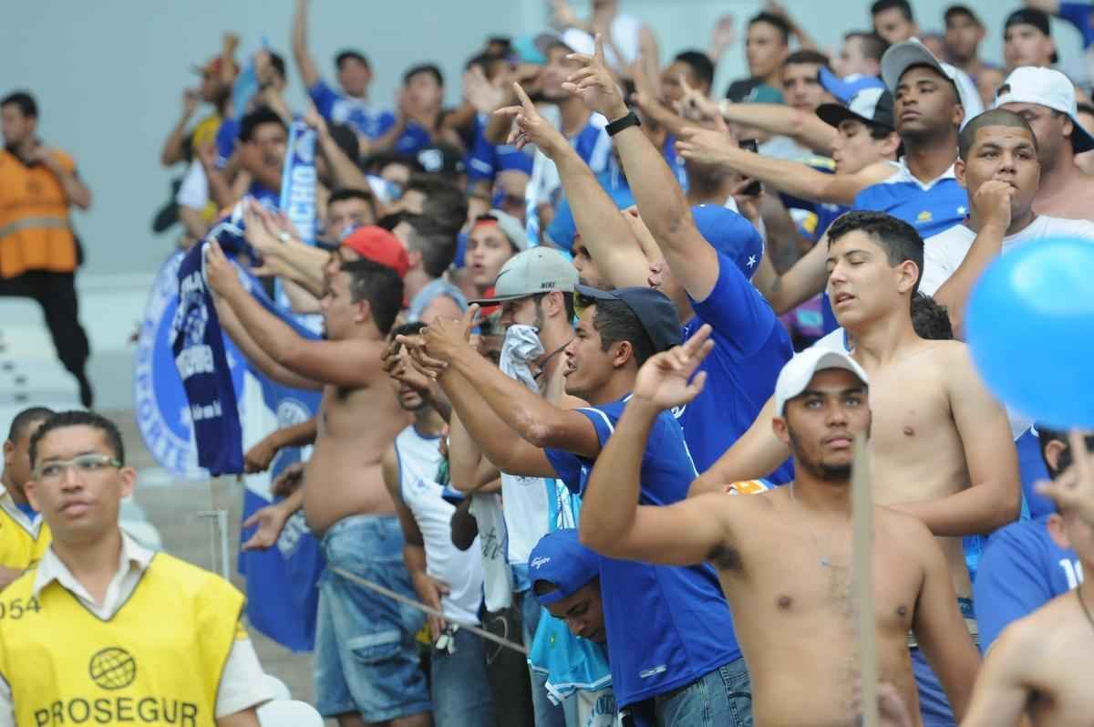 Imagens da torcida do Cruzeiro no clssico contra o Atltico no Mineiro