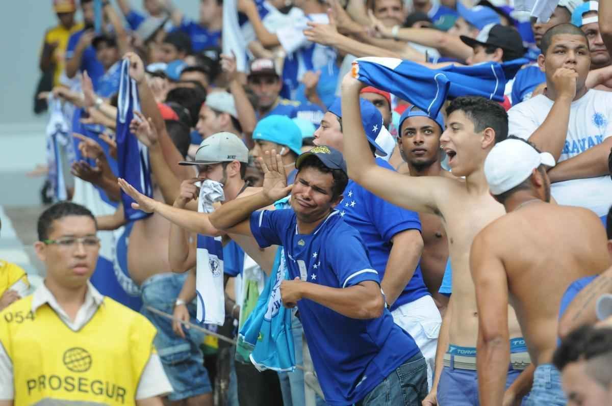 Imagens da torcida do Cruzeiro no clssico contra o Atltico no Mineiro