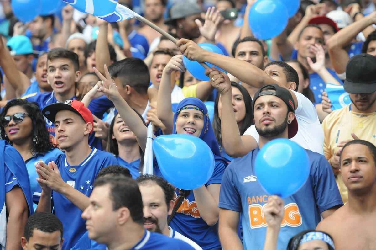Imagens da torcida do Cruzeiro no clssico contra o Atltico no Mineiro