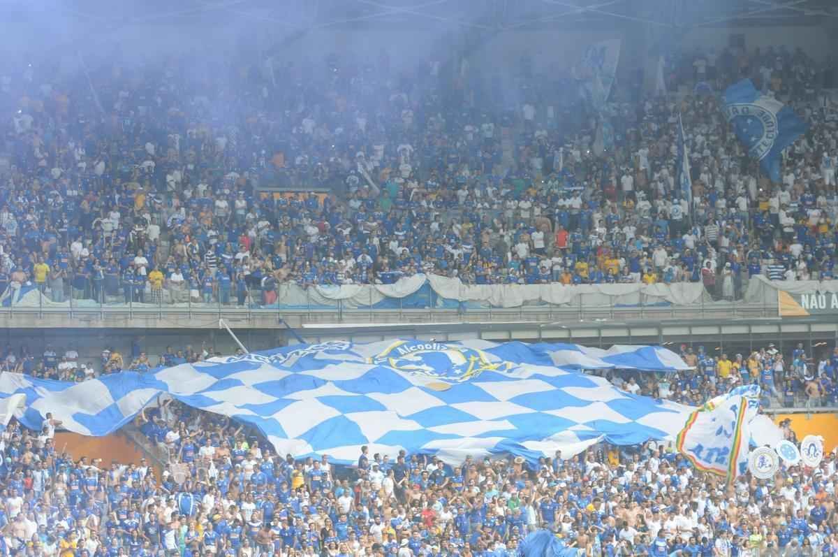 Imagens da torcida do Cruzeiro no clssico contra o Atltico no Mineiro