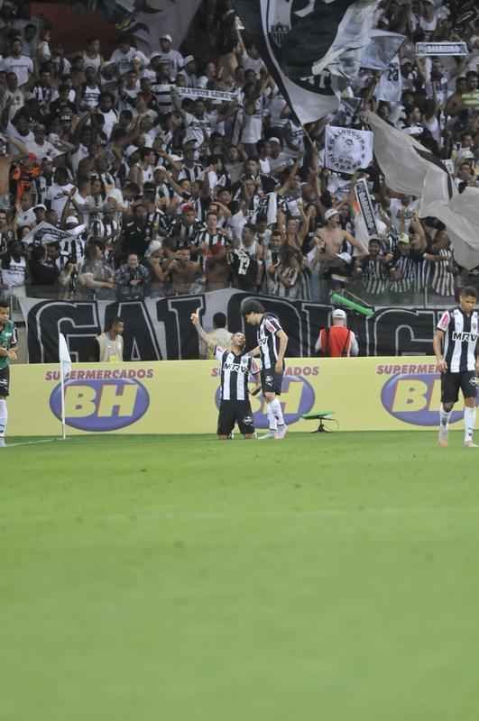 Imagens do gol do Atltico, marcado por Carlos aos 43 minutos do segundo tempo