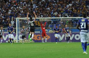 Imagens do gol do Atltico, marcado por Carlos aos 43 minutos do segundo tempo