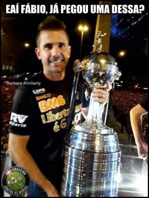 Falha de Victor no primeiro gol, pnalti perdido por Willian no final e arbitragem viraram memes 