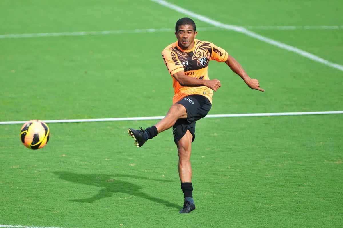 Jnior Csar foi pea importante na equipe do tcnico Cuca em 2012 e 2013