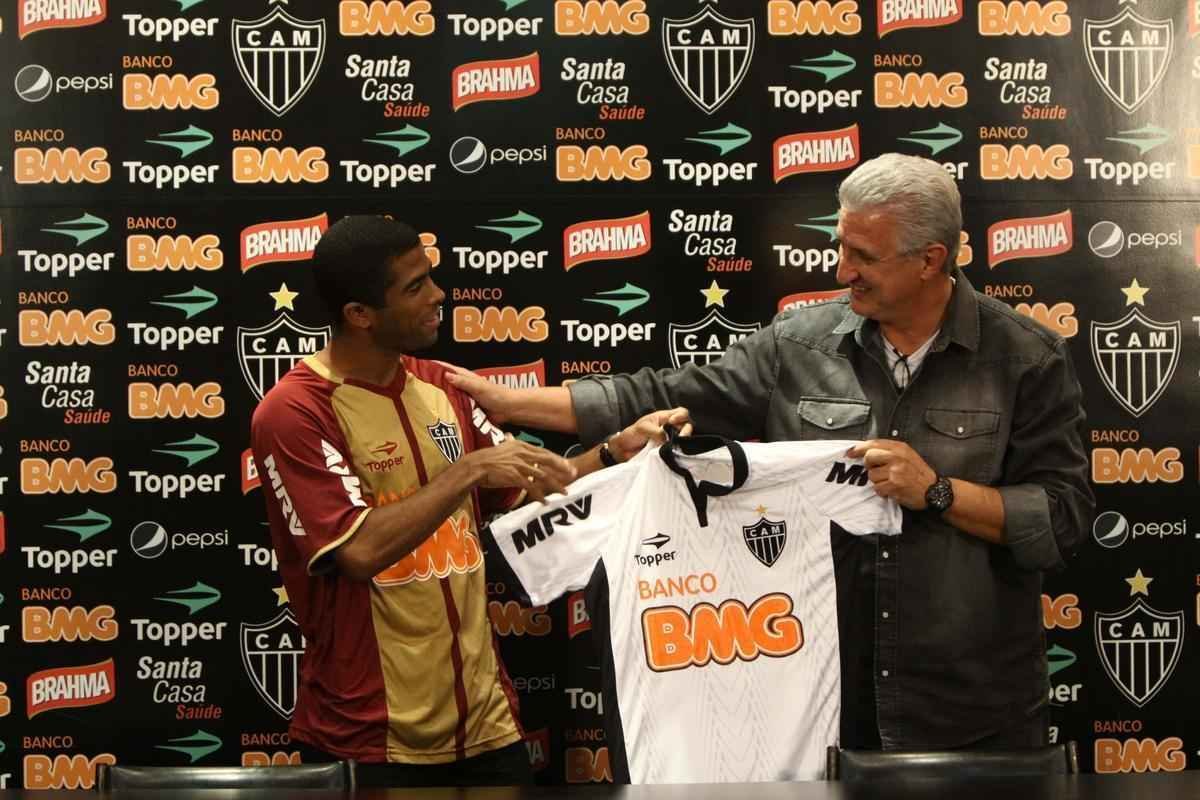 Jnior Csar foi pea importante na equipe do tcnico Cuca em 2012 e 2013