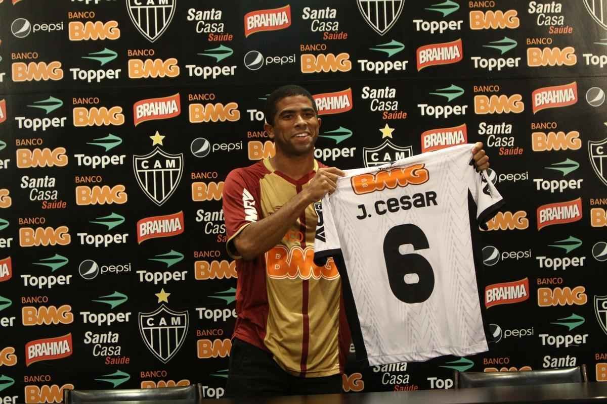 Jnior Csar foi pea importante na equipe do tcnico Cuca em 2012 e 2013