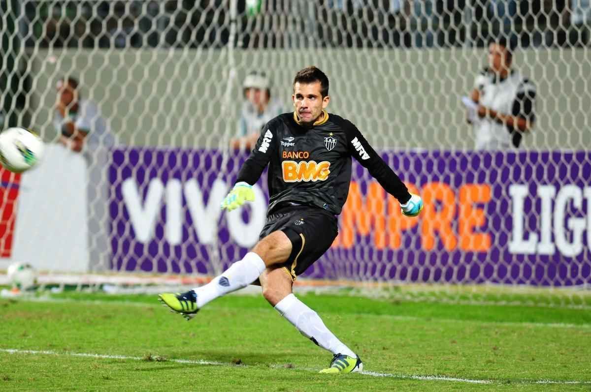 Victor estreou pelo Atltico na vitria por 2 a 0 contra a Portuguesa