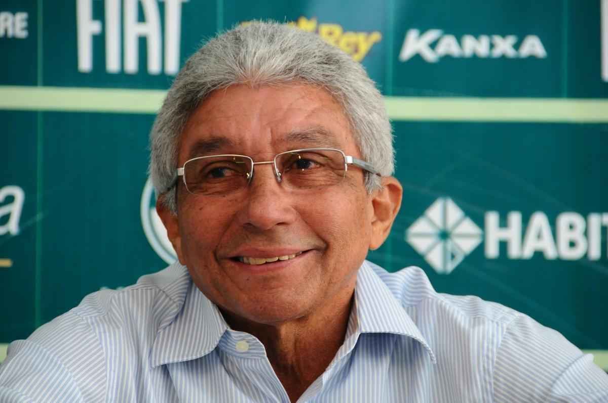 Contratado em 2011 para tentar livrar o Amrica do rebaixamento no Campeonato Brasileiro, Givanildo at conseguiu alguns bons resultados (sete vitrias, oito empates e nove derrotas), porm a pssima campanha de seus antecessores determinaram a queda do Coelho  Segunda Diviso com 37 pontos (19 lugar).