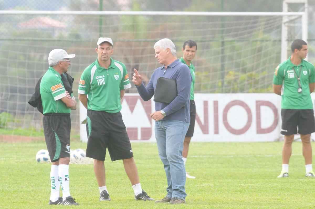 Contratado em 2011 para tentar livrar o Amrica do rebaixamento no Campeonato Brasileiro, Givanildo at conseguiu alguns bons resultados (sete vitrias, oito empates e nove derrotas), porm a pssima campanha de seus antecessores determinaram a queda do Coelho  Segunda Diviso com 37 pontos (19 lugar).