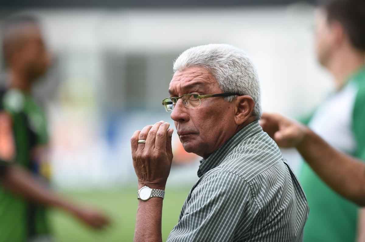 Na temporada'2014, Givanildo esteve muito perto de conquistar o acesso pelo Coelho, mesmo com a perda de seis pontos no STJD pela escalao irregular do lateral-esquerdo Eduardo. Em 14 jogos sob o comando do pernambucano, a equipe venceu nove, empatou quatro e perdeu apenas um. O Amrica, contudo, terminou a Srie B na quinta posio, com 61 pontos, um a menos que o quarto colocado Ava.