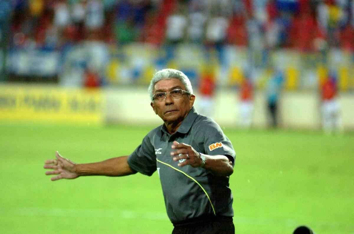 Em 2012, Givanildo levou o Amrica  final do Campeonato Mineiro, mas acabou derrotado pelo Atltico na deciso (empate por 1 a 1 na ida e derrota por 3 a 0 na volta).