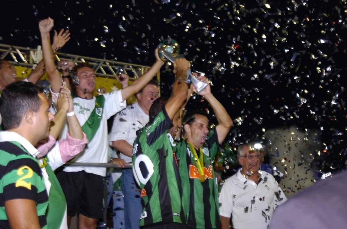 Em 2009, o Amrica conquistou seu segundo ttulo nacional e novamente com Givanildo Oliveira. O trofu da Srie C fez o Coelho retornar  Segunda Diviso depois de cinco anos.