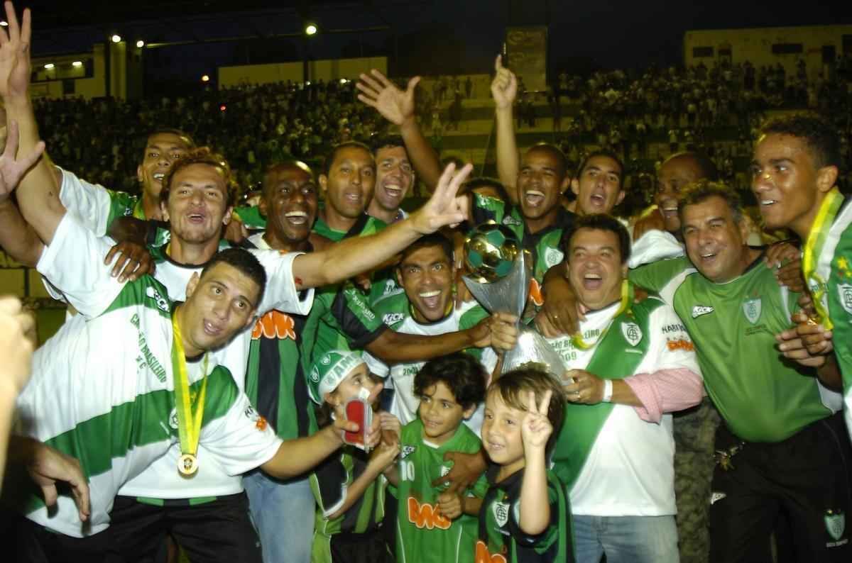 Em 2009, o Amrica conquistou seu segundo ttulo nacional e novamente com Givanildo Oliveira. O trofu da Srie C fez o Coelho retornar  Segunda Diviso depois de cinco anos.