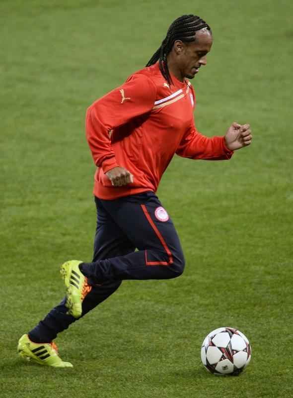 Leo Salino  (Olympiacos) - Foi revelado pelo Amrica e tambm defendeu o Cruzeiro. Depois de boa passagem no futebol portugus, foi contratado pelo Olympiacos