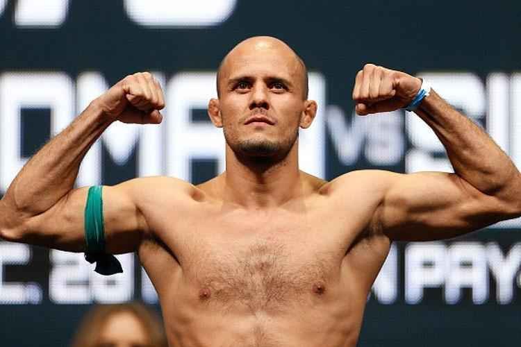 Siyar Bahadurzada - Acabo de ouvir que o Nick Diaz pegou 5 anos de suspenso. Que vergonha. Agora eu posso nunca mais conseguir lutar com ele
