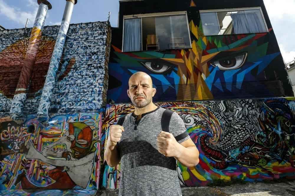 Sesso de fotos do UFC em So Paulo - O mineiro Glover Teixeira