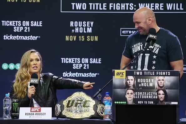 Coletiva e encaradas do UFC em Melbourne - Ronda Rousey e Dana White na entrevista