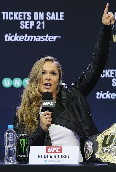 Coletiva e encaradas do UFC em Melbourne - Ronda Rousey mexe com os fs