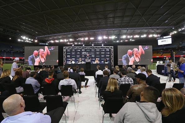 Coletiva e encaradas do UFC em Melbourne - Ambiente do evento no Etihad Stadium