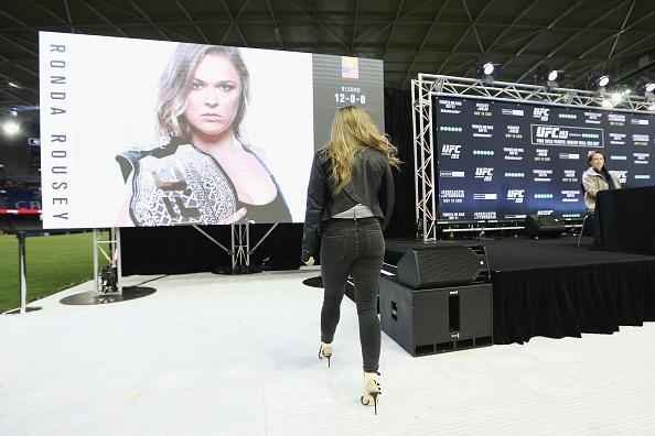 Coletiva e encaradas do UFC em Melbourne - Ronda chega para a entrevista