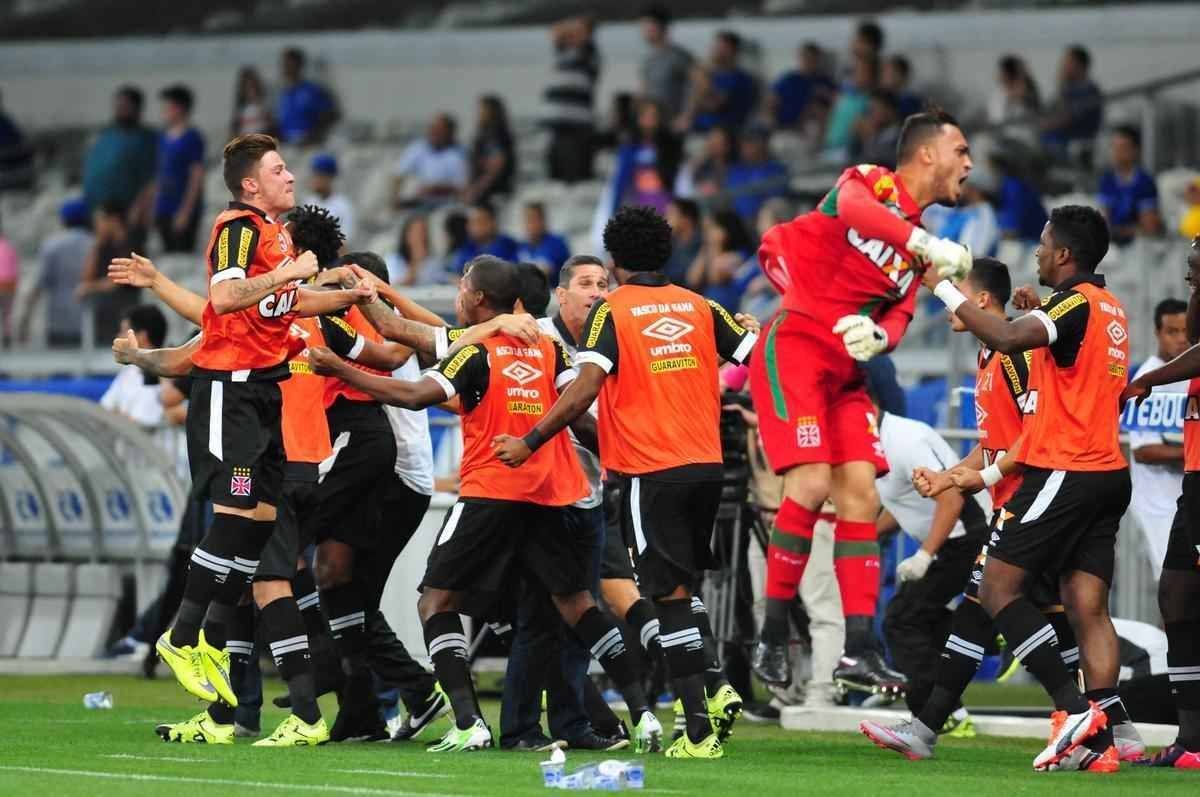 Veja imagens do jogo entre Cruzeiro e Vasco, no Mineiro, pela 26 rodada do Campeonato Brasileiro