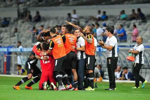Veja imagens do jogo entre Cruzeiro e Vasco, no Mineiro, pela 26 rodada do Campeonato Brasileiro