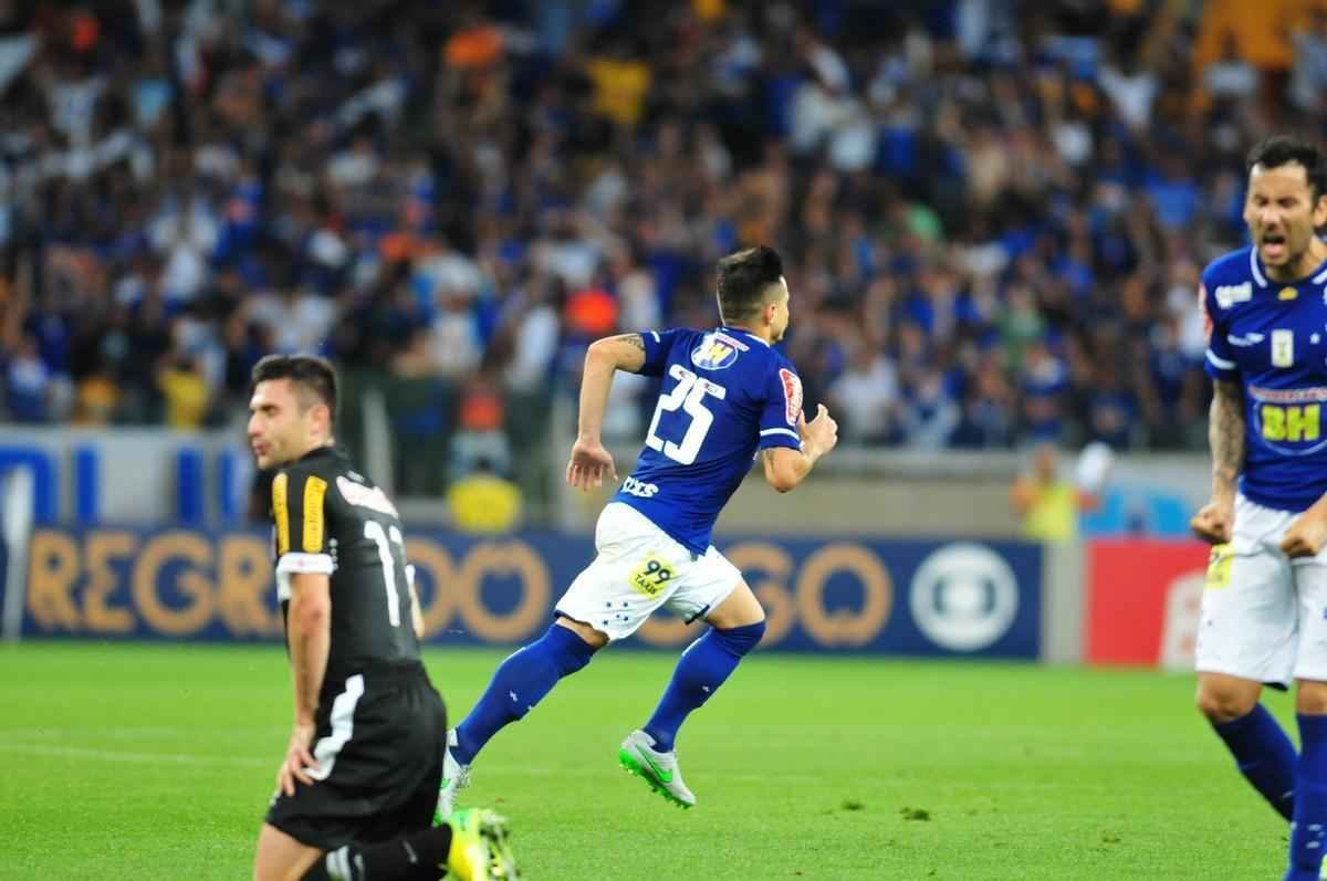 Veja imagens do jogo entre Cruzeiro e Vasco, no Mineiro, pela 26 rodada do Campeonato Brasileiro