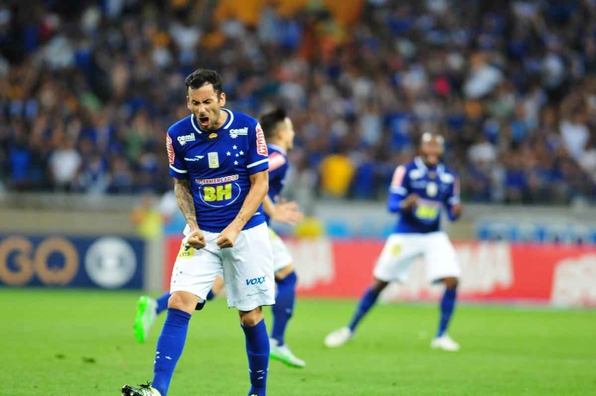 Veja imagens do jogo entre Cruzeiro e Vasco, no Mineiro, pela 26 rodada do Campeonato Brasileiro