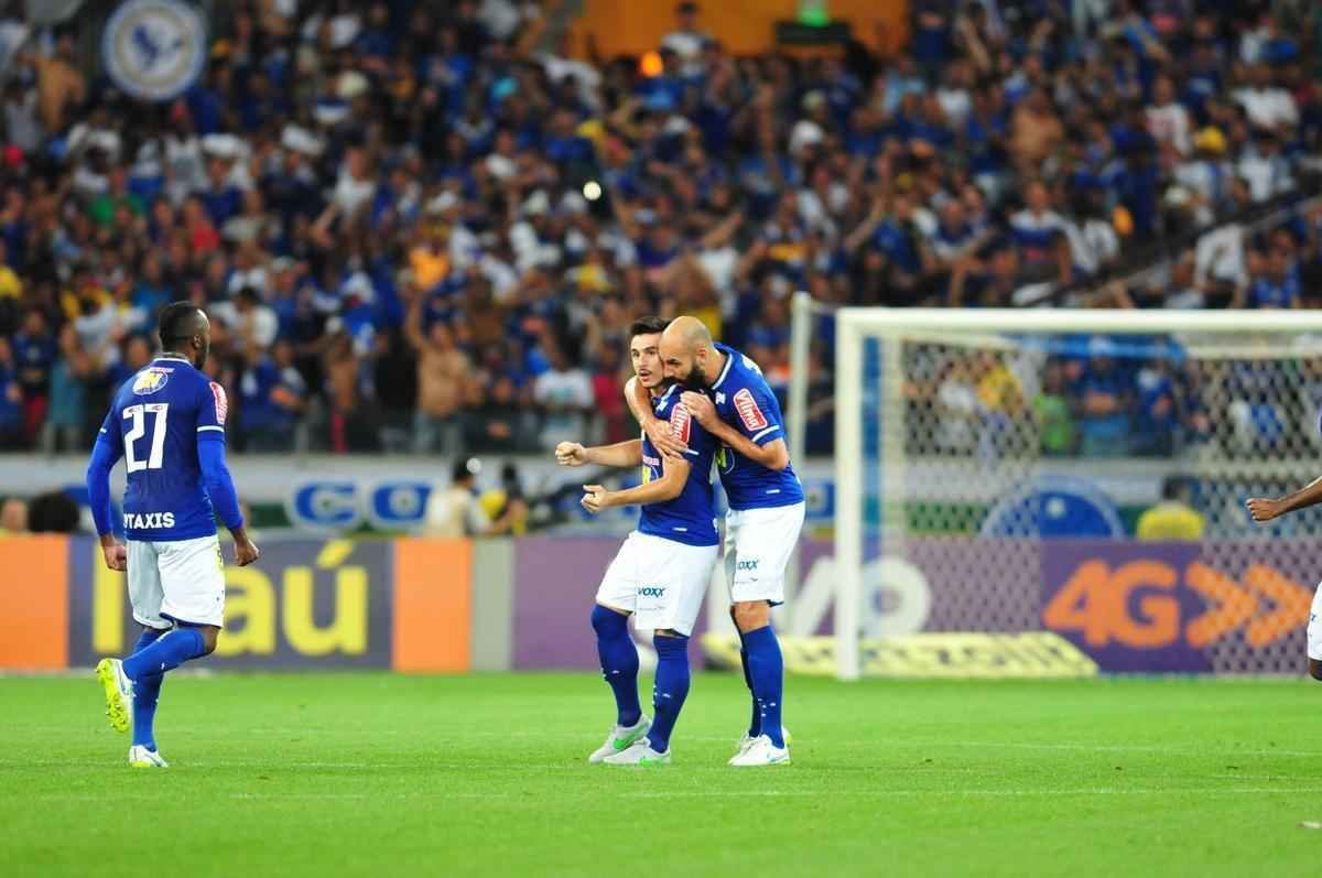 Veja imagens do jogo entre Cruzeiro e Vasco, no Mineiro, pela 26 rodada do Campeonato Brasileiro