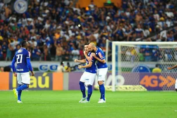 Veja imagens do jogo entre Cruzeiro e Vasco, no Mineiro, pela 26 rodada do Campeonato Brasileiro