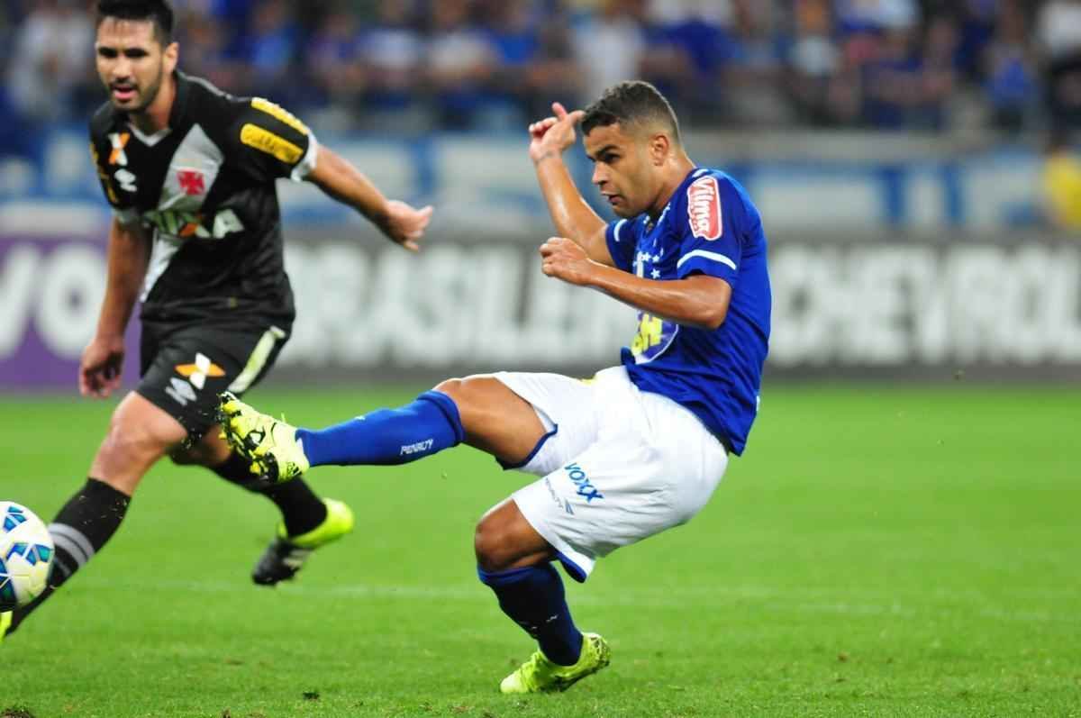 Veja imagens do jogo entre Cruzeiro e Vasco, no Mineiro, pela 26 rodada do Campeonato Brasileiro
