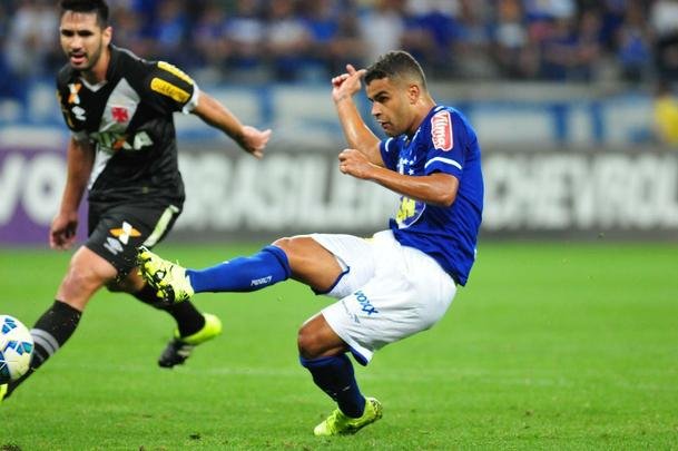 Veja imagens do jogo entre Cruzeiro e Vasco, no Mineiro, pela 26 rodada do Campeonato Brasileiro