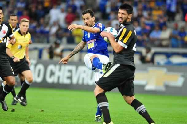 Veja imagens do jogo entre Cruzeiro e Vasco, no Mineiro, pela 26 rodada do Campeonato Brasileiro