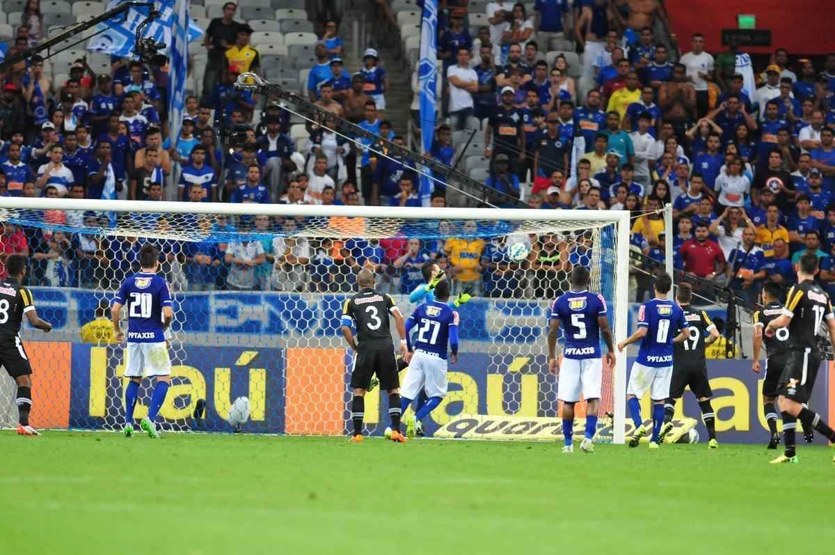 Veja imagens do jogo entre Cruzeiro e Vasco, no Mineiro, pela 26 rodada do Campeonato Brasileiro