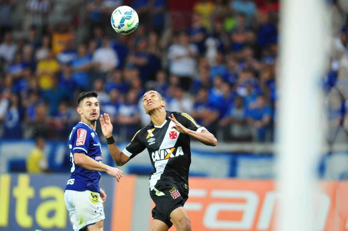 Veja imagens do jogo entre Cruzeiro e Vasco, no Mineiro, pela 26 rodada do Campeonato Brasileiro