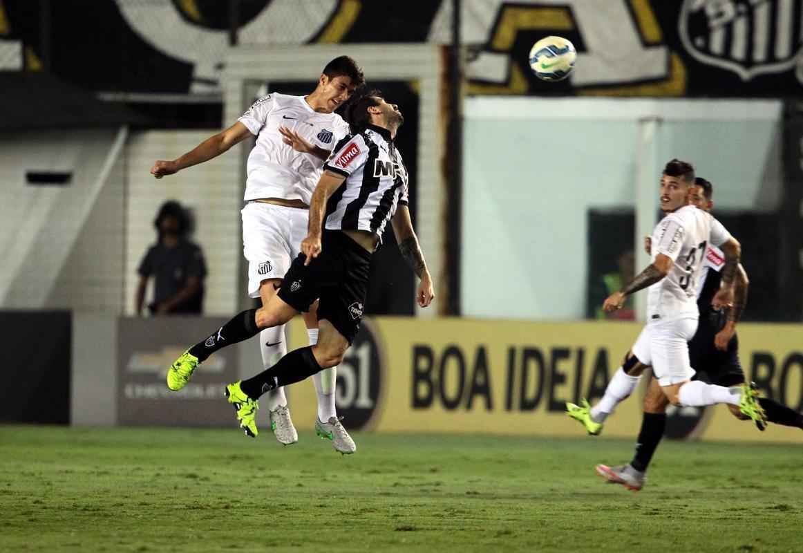 Atltico apresenta futebol aptico e  goleado pelo Santos na Vila Belmiro