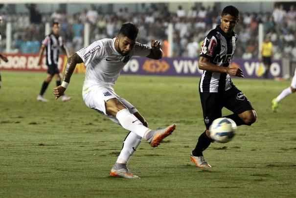 Atltico apresenta futebol aptico e  goleado pelo Santos na Vila Belmiro