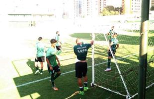 Fotos do treino do Amrica no CT da Serrinha, em Goinia. Time encerrou preparao para enfrentar Atltico-GO, nesta sexta-feira, no Serra Dourada, pela 27 rodada da Srie B do Campeonato Brasileiro (fotos de cortesia do reprter merson Romano, da Rdio Itatiaia)