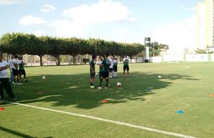 Fotos do treino do Amrica no CT da Serrinha, em Goinia. Time encerrou preparao para enfrentar Atltico-GO, nesta sexta-feira, no Serra Dourada, pela 27 rodada da Srie B do Campeonato Brasileiro (fotos de cortesia do reprter merson Romano, da Rdio Itatiaia)