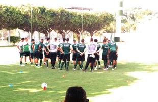 Fotos do treino do Amrica no CT da Serrinha, em Goinia. Time encerrou preparao para enfrentar Atltico-GO, nesta sexta-feira, no Serra Dourada, pela 27 rodada da Srie B do Campeonato Brasileiro (fotos de cortesia do reprter merson Romano, da Rdio Itatiaia)