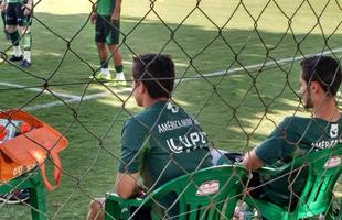 Fotos do treino do Amrica no CT da Serrinha, em Goinia. Time encerrou preparao para enfrentar Atltico-GO, nesta sexta-feira, no Serra Dourada, pela 27 rodada da Srie B do Campeonato Brasileiro (fotos de cortesia do reprter merson Romano, da Rdio Itatiaia)