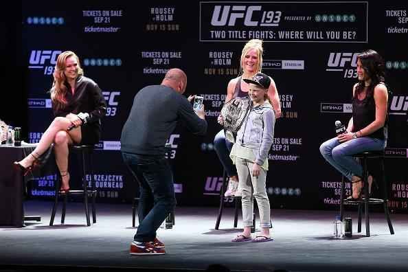 Estrelas femininas do UFC participam de Media Day com fs em Sydney